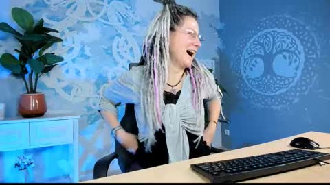 Frida Tander online show from November 4, 6:15 am