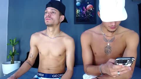 Snapshot of friendsofeverything_ chatting on December 13, 1:12 pm Adam y pitter online show from December 13, 1:12 pm