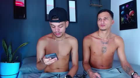 Snapshot of friendsofeverything_ chatting on December 3, 12:34 pm Adam y pitter online show from December 3, 12:34 pm