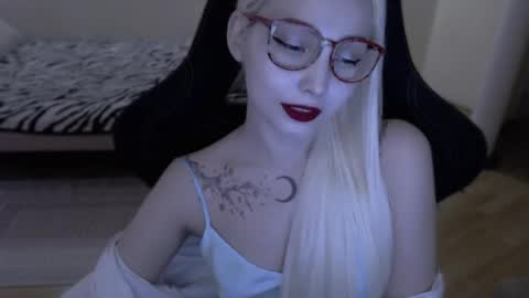 Lilith online show from May 26, 1:39 pm