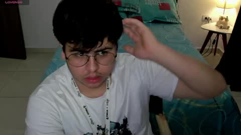 uwu online show from April 5, 11:46 pm