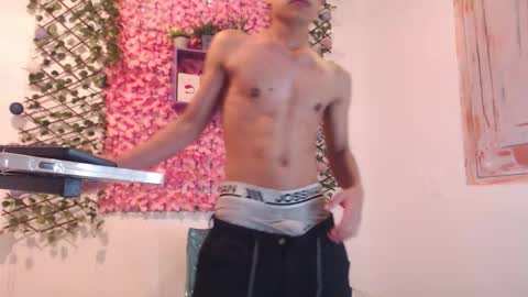 Snapshot of funny_and_horny chatting on October 12, 6:17 am funny_and_horny online show from October 12, 6:17 am
