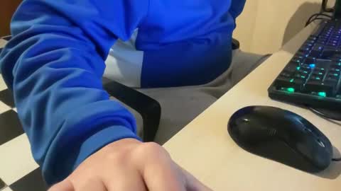 Snapshot of fuzitzu2 chatting on February 11, 10:14 am fuzitzu2 online show from February 11, 10:14 am