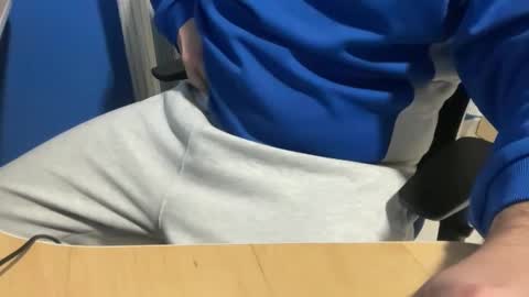 Snapshot of fuzitzu2 chatting on February 25, 6:33 pm fuzitzu2 online show from February 25, 6:33 pm