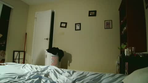 fuzzypeaches87 online show from April 21, 2:51 am