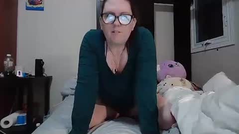 fuzzypeaches87 online show from January 16, 11:47 pm