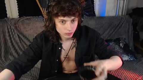 Ian online show from May 7, 1:01 am