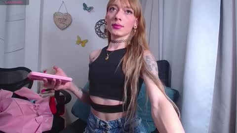 Snapshot of gabbyhills_ chatting on September 9, 11:49 pm Gabby online show from September 9, 11:49 pm