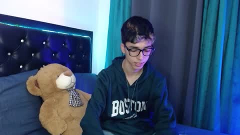 gabriel_x18 online show from February 15, 4:59 am