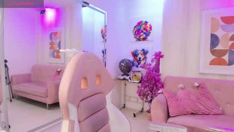 Gabby  online show from April 12, 7:45 am