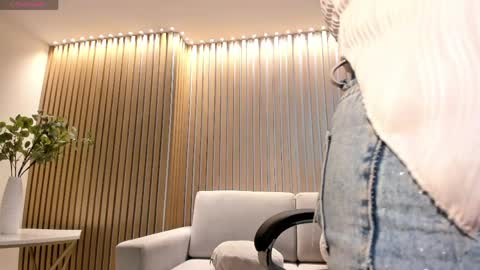 Gabriella Lee online show from April 18, 3:08 am