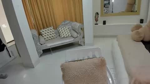 gabriela online show from April 18, 5:48 pm