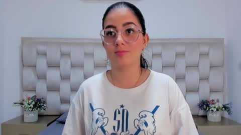 gabyjhons online show from December 19, 4:57 pm