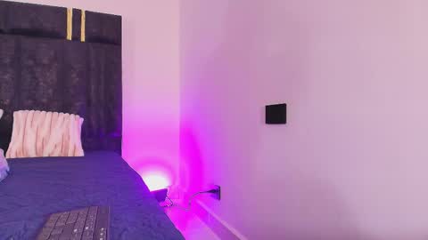 galaanderson online show from December 16, 11:49 am