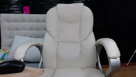 laura bonnet online show from November 25, 6:39 pm