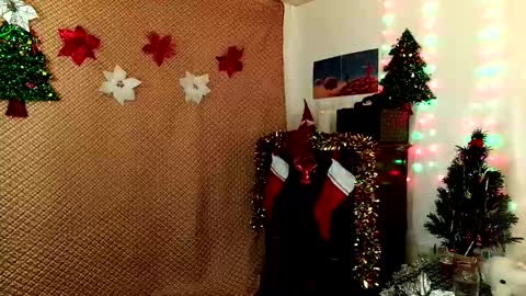 GamerGirlRoxy online show from December 22, 9:32 pm