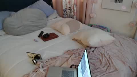 Snapshot of geishapaige chatting on October 16, 1:44 pm The Empress online show from October 16, 1:44 pm