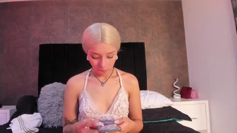 Snapshot of gemarodriguez_ chatting on February 26, 1:46 am Gemma online show from February 26, 1:46 am