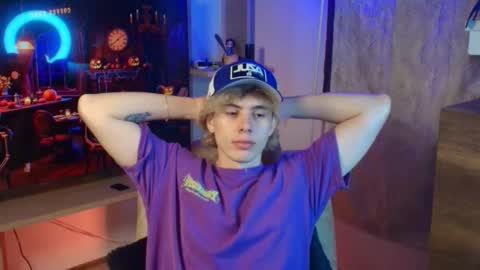 Snapshot of gemdominus chatting on October 20, 1:32 am Gem Dominus online show from October 20, 1:32 am