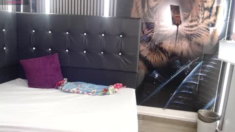 Snapshot of genesisrea__ chatting on October 4, 6:33 am genesisrea__ online show from October 4, 6:33 am