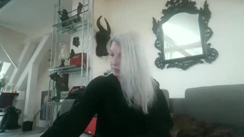 germansweety online show from April 4, 1:07 pm