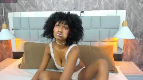 gia_bell online show from June 25, 1:49 pm