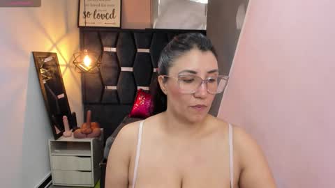Snapshot of giafox_ chatting on October 10, 3:07 pm G I A FOX online show from October 10, 3:07 pm
