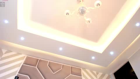 giannasue online show from December 4, 8:01 pm