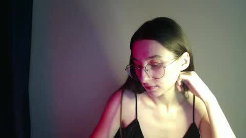 Gigi online show from December 18, 5:00 pm