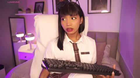 Snapshot of gigi_strawberry chatting on October 17, 5:22 am GIGI online show from October 17, 5:22 am