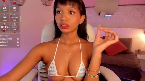 Snapshot of gigi_strawberry chatting on October 1, 5:17 am GIGI online show from October 1, 5:17 am