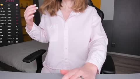 gigihadd online show from May 2, 1:17 pm
