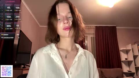 Molly online show from December 18, 7:53 pm