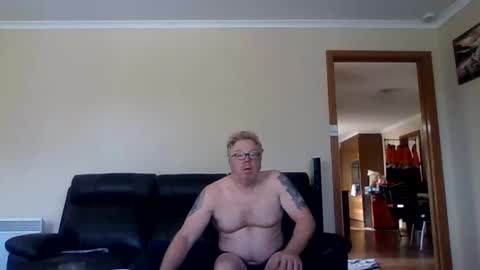 gimmmieoooo online show from May 31, 1:37 am