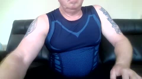 gimmmieoooo online show from April 6, 5:19 am