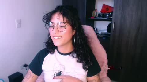 giny_bean online show from May 15, 10:39 pm