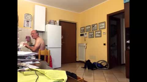 giovanni_1964 online show from April 7, 5:48 pm