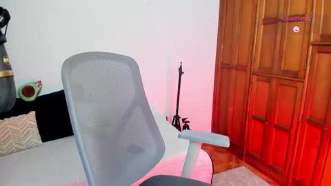 girl_inline online show from March 6, 1:15 am