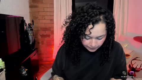 girl_inline online show from January 14, 11:46 pm