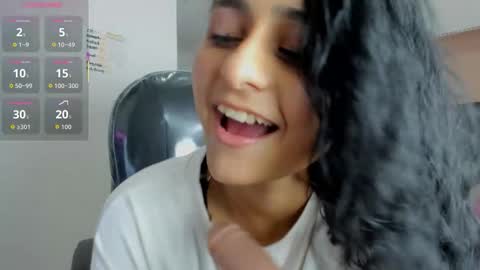 GISELLE ROLDAN online show from November 15, 8:32 pm