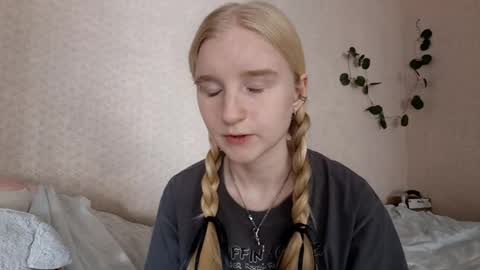 Laura online show from May 26, 5:13 am