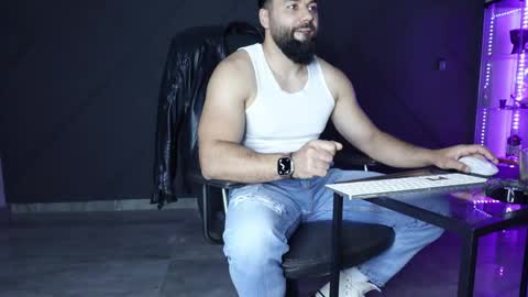 Matthew .. for short call me Matt online show from April 20, 7:39 pm