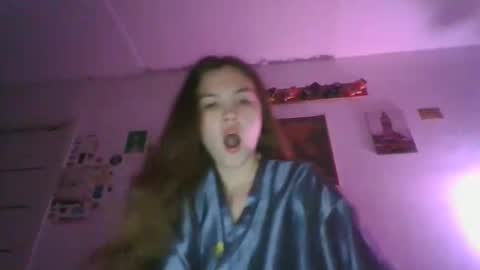 Snapshot of glitter_doll chatting on March 5, 7:06 pm glitter_doll online show from March 5, 7:06 pm