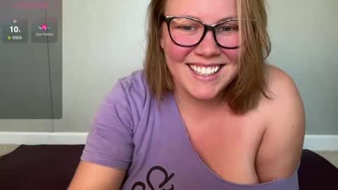 Snapshot of glitterkitty_108 chatting on January 1, 3:46 pm GlitterKitty 108 online show from January 1, 3:46 pm