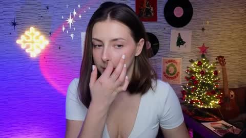 Snapshot of glo_lo chatting on January 13, 11:30 am Bye everybody Ill be online Monday December 2nd Saturday and Sunday off online show from January 13, 11:30 am