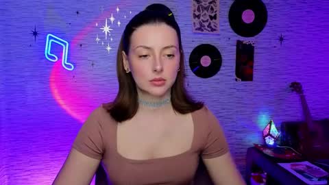 Snapshot of glo_lo chatting on February 18, 10:05 am Bye everybody Ill be online Monday December 2nd Saturday and Sunday off online show from February 18, 10:05 am