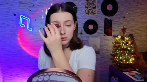 Snapshot of glo_lo chatting on January 23, 8:25 am Bye everybody Ill be online Monday December 2nd Saturday and Sunday off online show from January 23, 8:25 am