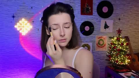 Snapshot of glo_lo chatting on January 22, 8:51 am Bye everybody Ill be online Monday December 2nd Saturday and Sunday off online show from January 22, 8:51 am