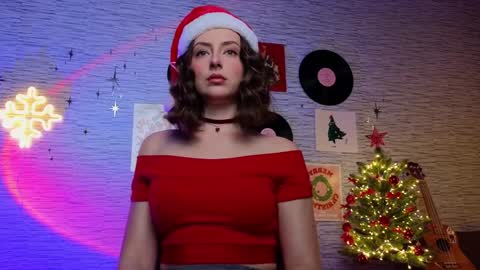 Snapshot of glo_lo chatting on December 26, 9:44 am Bye everybody Ill be online Monday December 2nd Saturday and Sunday off online show from December 26, 9:44 am