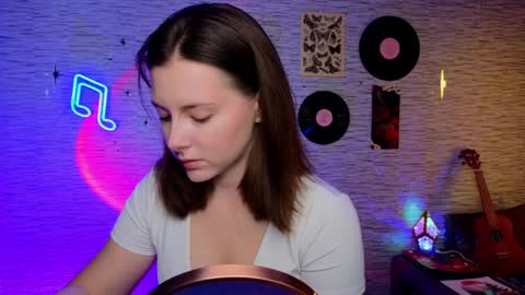 Snapshot of glo_lo chatting on February 4, 8:02 am Bye everybody Ill be online Monday December 2nd Saturday and Sunday off online show from February 4, 8:02 am